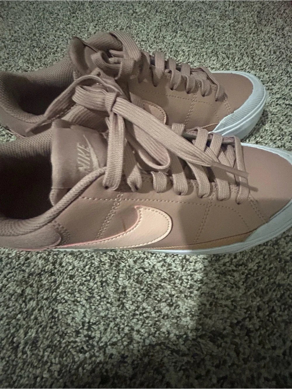 Nike Court Legacy Platform Women’s Low-Top Sneakers in Dusty Rose and White